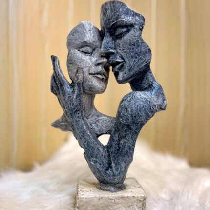 THE SYMBOL OF LOVE SCULPTURE