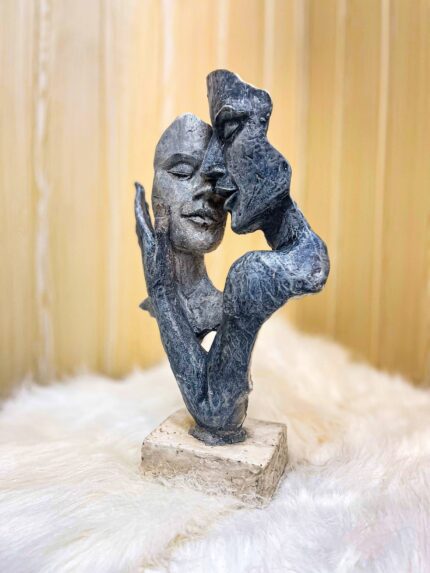 THE SYMBOL OF LOVE SCULPTURE