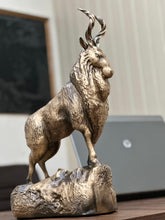 HIMALAYAN GRACEFUL MARKHOR SCULPTURE