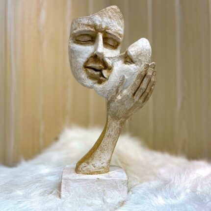ETERNAL LOVE KISSING COUPLE FIGURINE IN RAISIN
