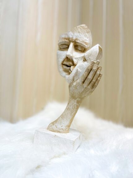 ETERNAL LOVE KISSING COUPLE FIGURINE IN RAISIN