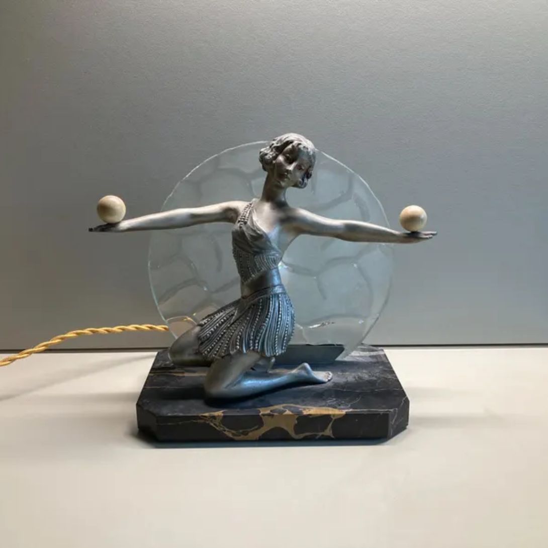 1 ART DECO LADY LAMP