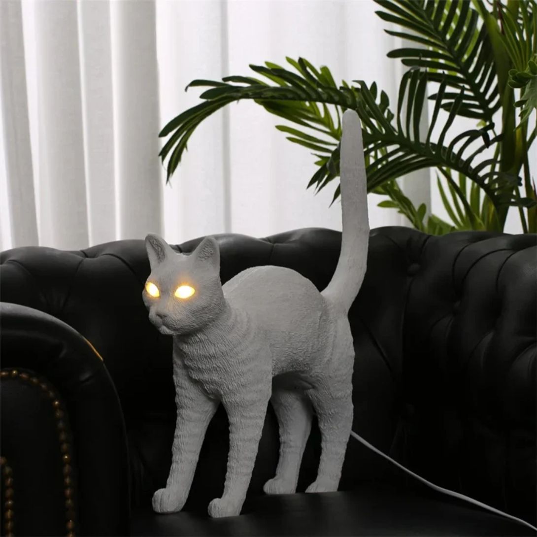 1 RESIN CAT TABLE LAMP NORDIC