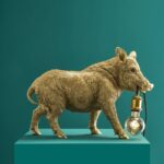 Gold Wild Boar Table Lamp — polyresin animal lamp and deco art lamp with gold finish and exposed bulb, 51 × 36 cm, for living rooms and entryways