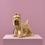Dog Daisy Gold Table Lamp – sculptural animal gold table lamp in polyresin and metal finish