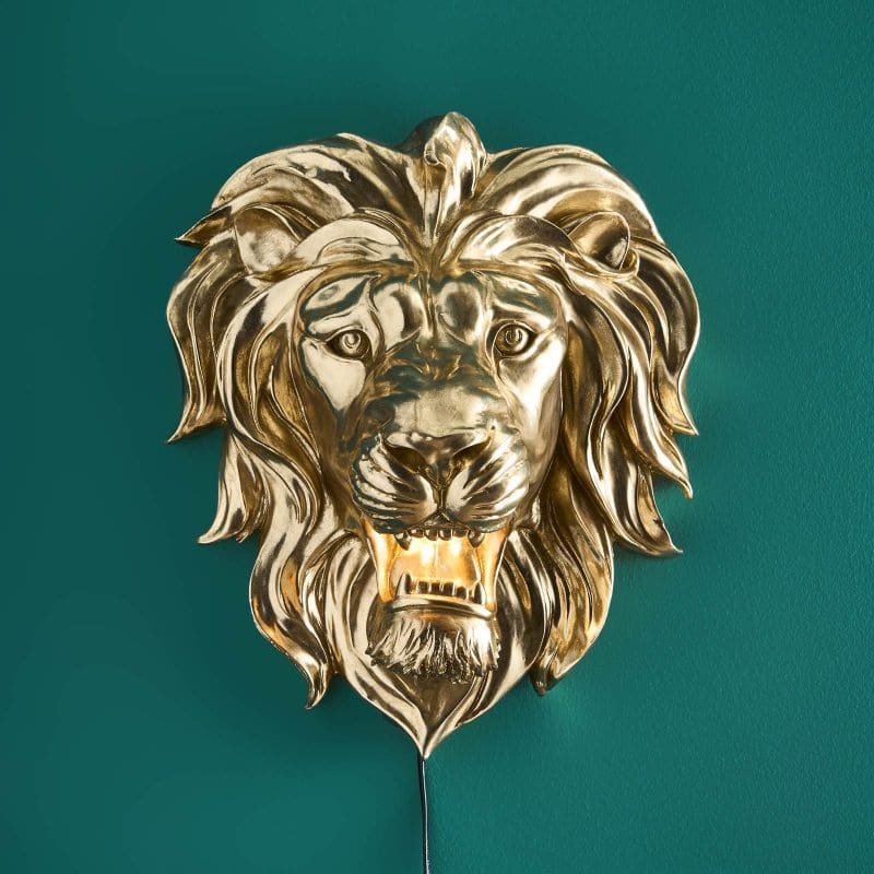 Gold Lion Wall Lamp – sculptural animal lamp with gold-finish lion head and E14 socket, displayed as decorative wall light and modern wall art decor for living rooms Gold Lion Wall Lamp – sculptural animal lamp with gold-finish lion head and E14 socket, displayed as decorative wall light and modern wall art decor for living rooms