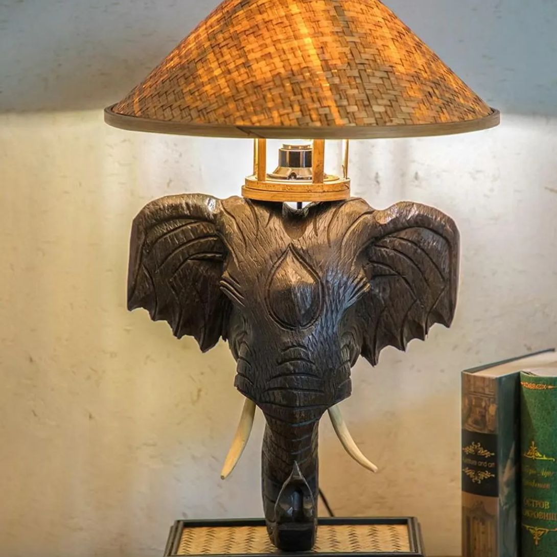 1 ELEPHANT TABLE LAMP