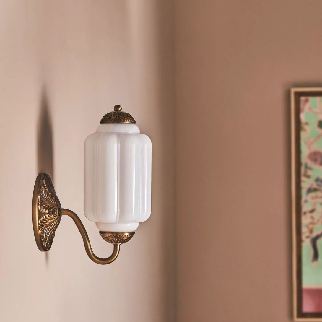 1 THE ELOISE SCALLOP MILK GLASS SCONCE WALL LIGHT WHITE