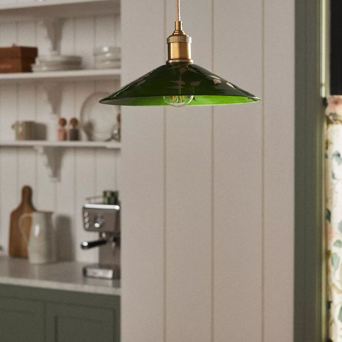 1 PAINTED LEAF GLASS PENDANT GREEN