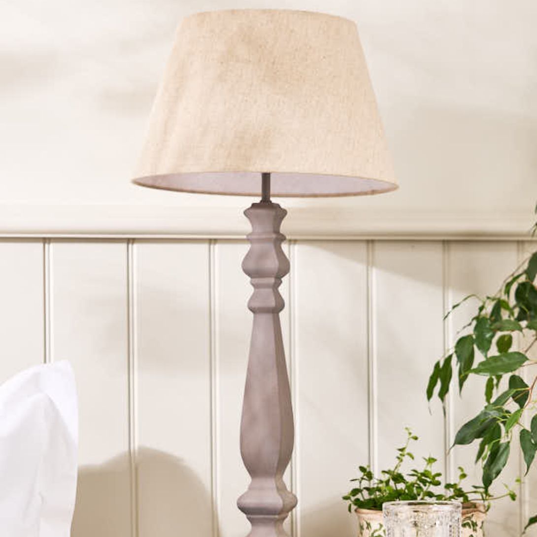 1 COUNTRY STYLE PILLAR LAMP