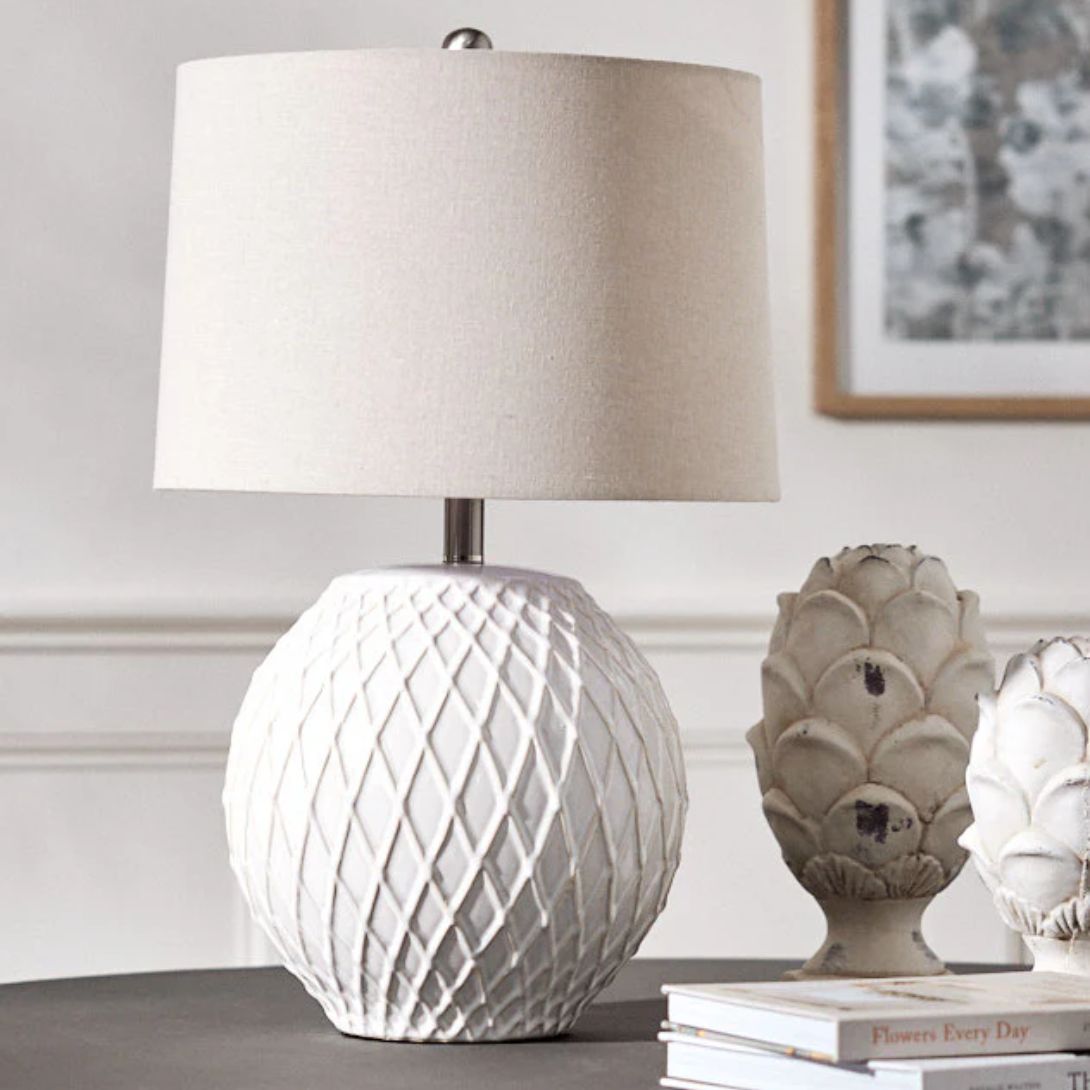 1 ROCAMADOUR TEXTURED TABLE LAMP