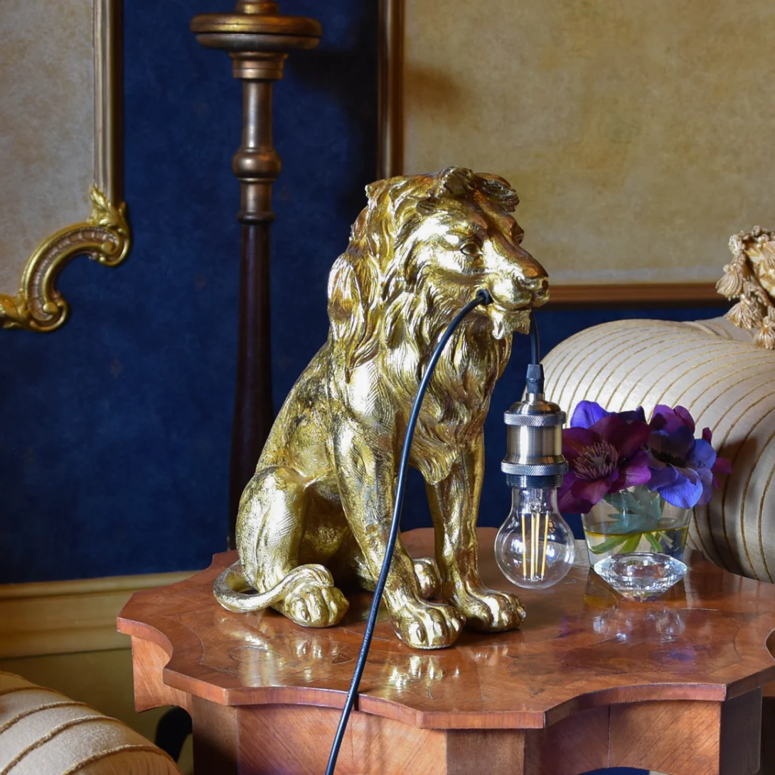 1 MAJESTIC ANTIQUE GOLD LION TABLE LAMP