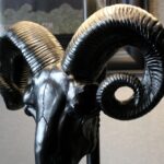 RAM SKULL TABLE LAMP