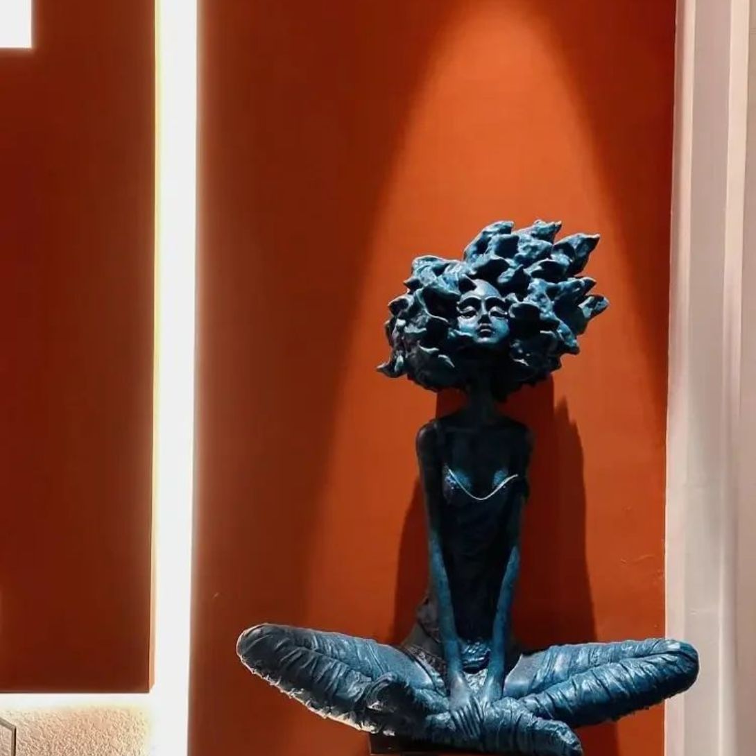 ABSTRACT SCULPTURAL ART PIECE WOMAN WITH LEAF HAIR
