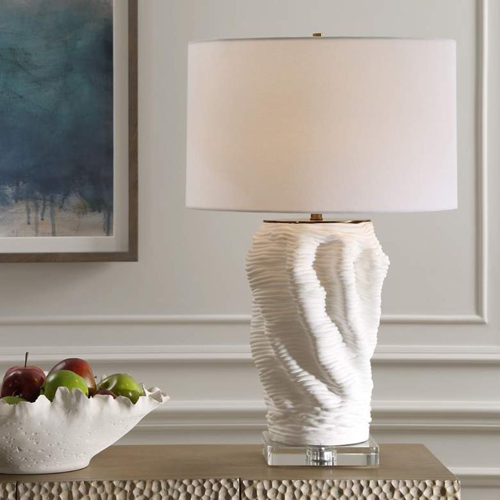 1 MATTE WHITE GLAZE CERAMIC TABLE LAMP