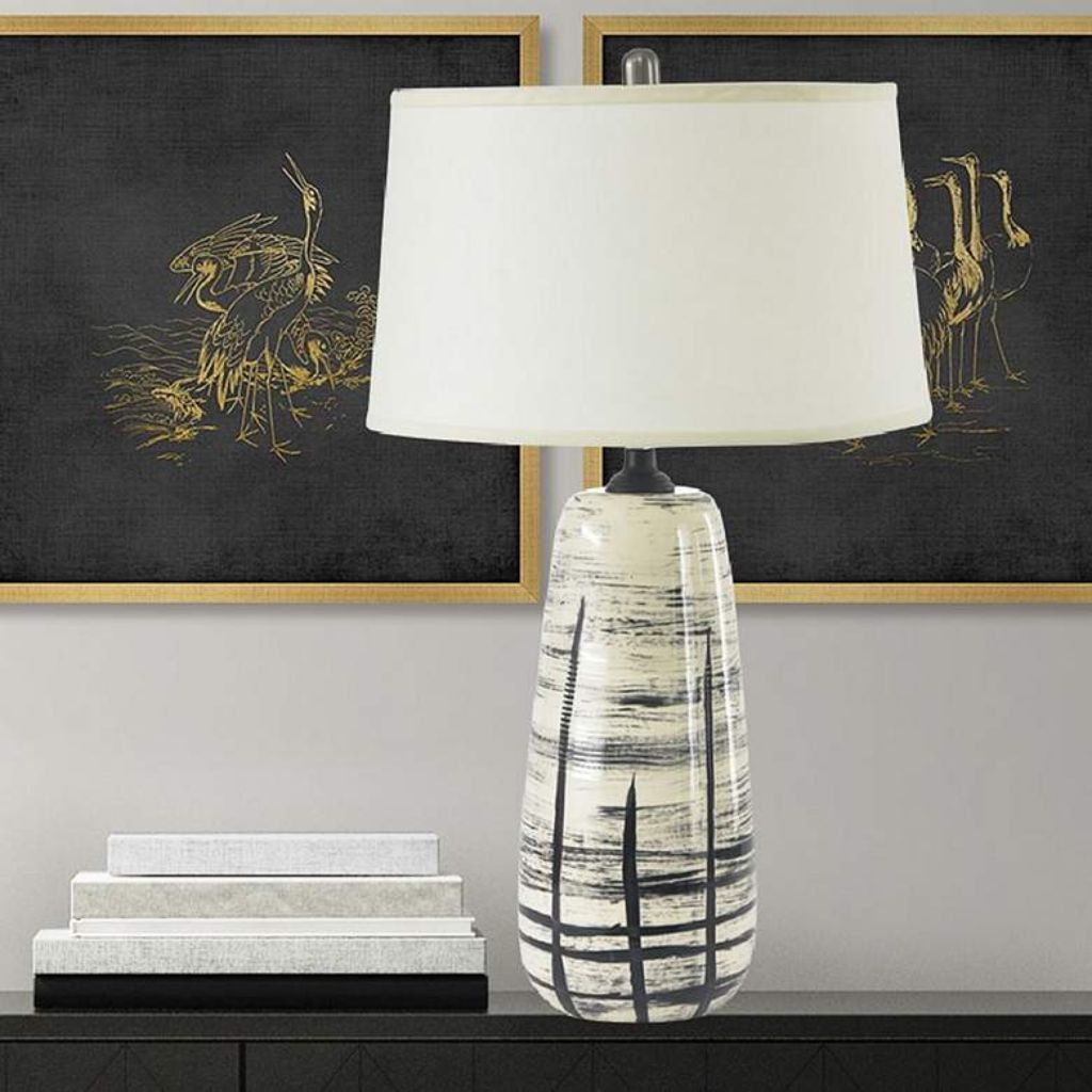 1 BLACK AND WHITE CERAMIC VASE TABLE LAMP