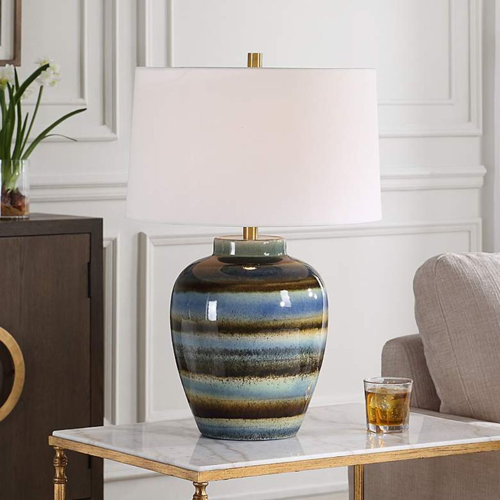 1 BLUE AND RUST CERAMIC TABLE LAMP