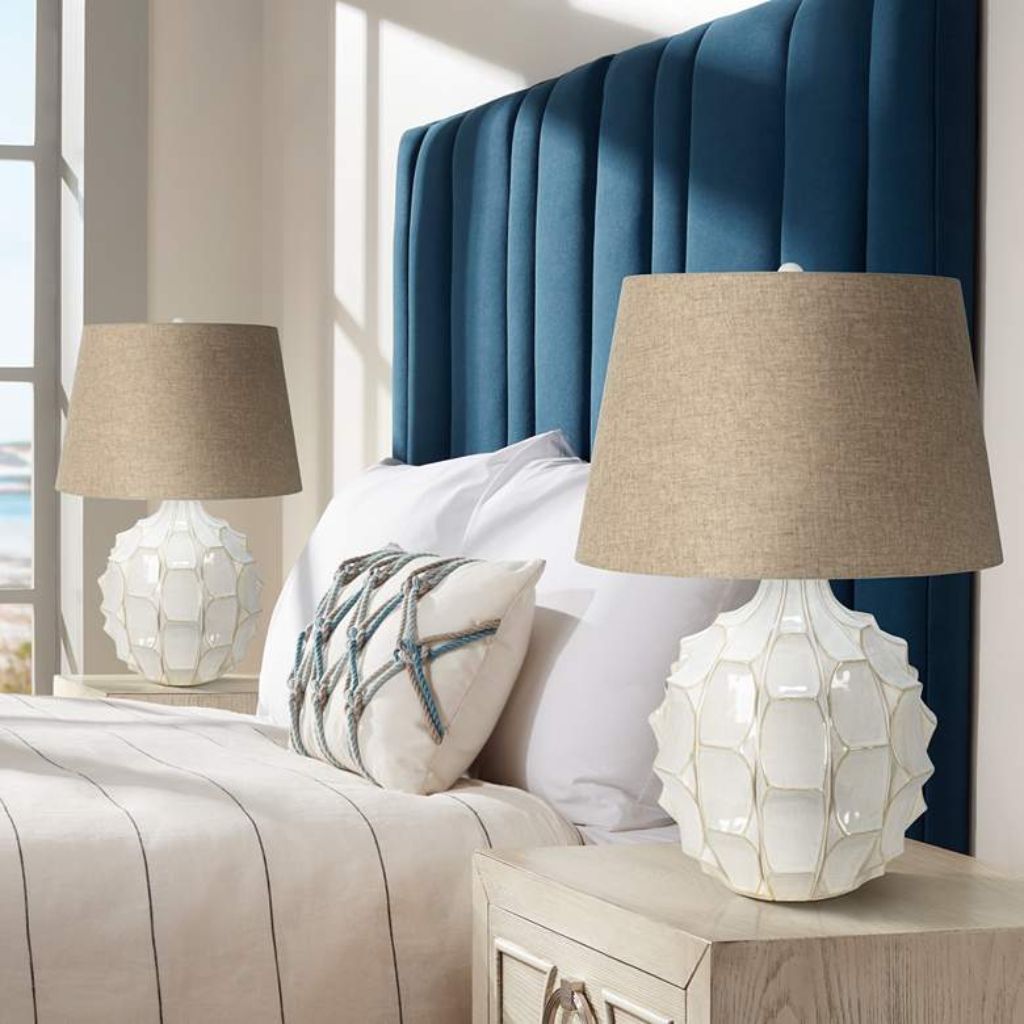 1 COSGROVE WHITE CERAMIC TABLE LAMP