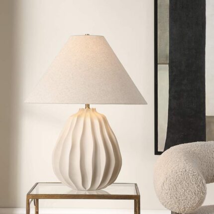 BEIGE PORCELAIN TABLE LAMP