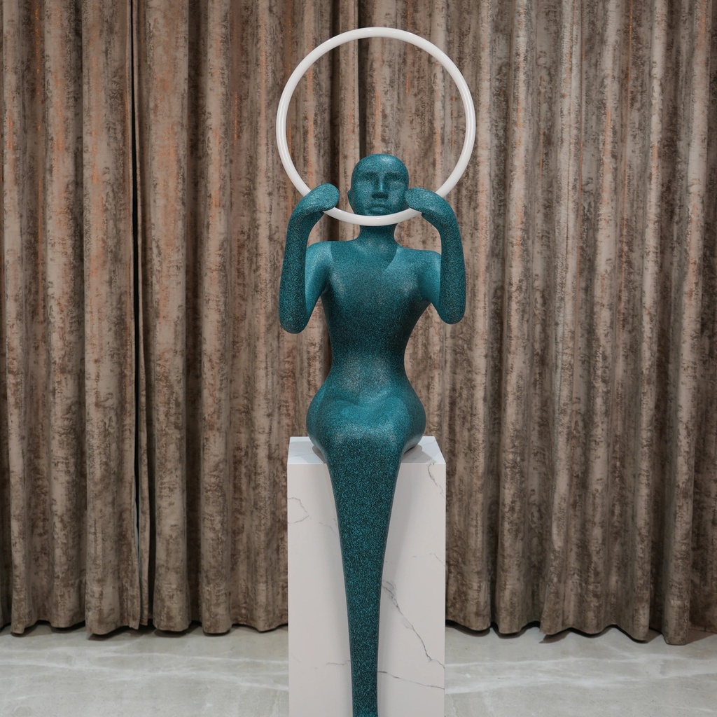 104_halo_muse_sitting_1 HALO MUSE SITTING SCULPTURE