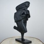 DYNAMIC MOTION FIGURINE BLACK