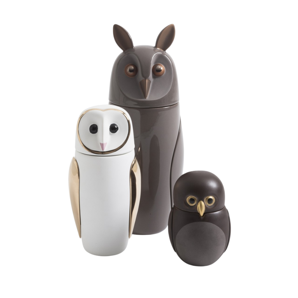 OWLS CERAMIC VASES BY MANOLO BOSSI — grey long-eared owl, white barn owl with gold wings, and dark little owl, H.15 to H.36 cm, precious metals. OWLS CERAMIC VASES BY MANOLO BOSSI — grey long-eared owl, white barn owl with gold wings, and dark little owl, H.15 to H.36 cm, precious metals.